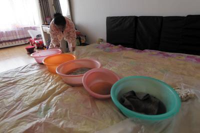 永和楼上漏水，住户失联，小区没物管，业主维权难！律师来支招……